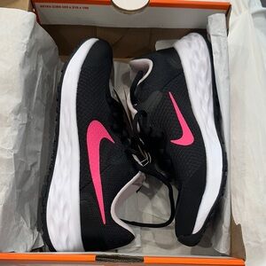 Nike Women's Black and Pink Athletic -size 4 Shoes